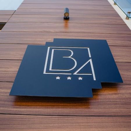 Hotel B4 Oradea Buitenkant foto