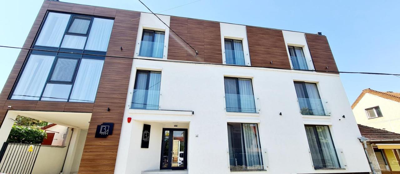 Hotel B4 Oradea Buitenkant foto