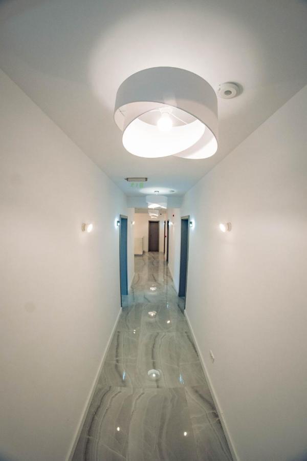 Hotel B4 Oradea Buitenkant foto