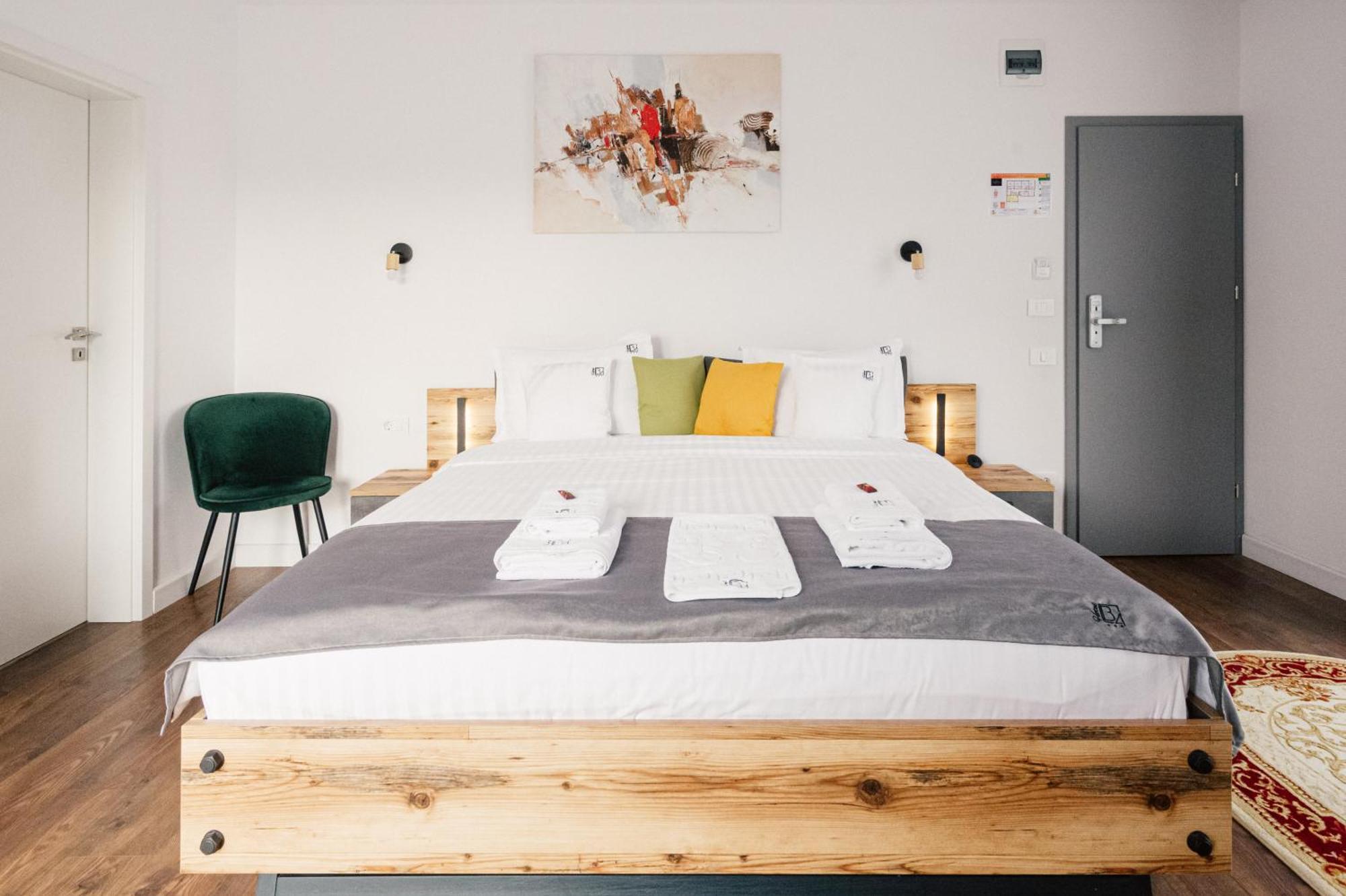 Hotel B4 Oradea Buitenkant foto