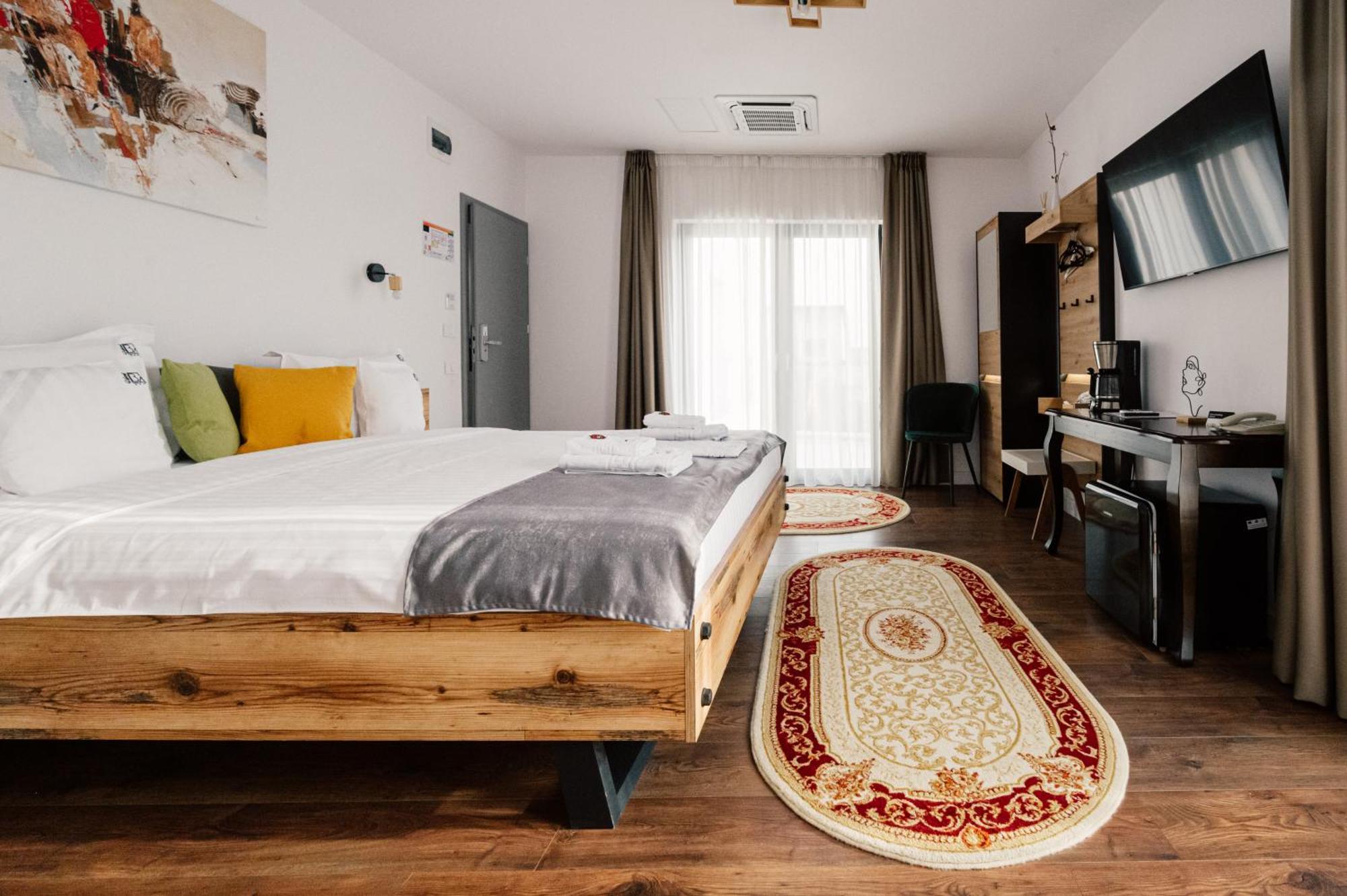 Hotel B4 Oradea Buitenkant foto