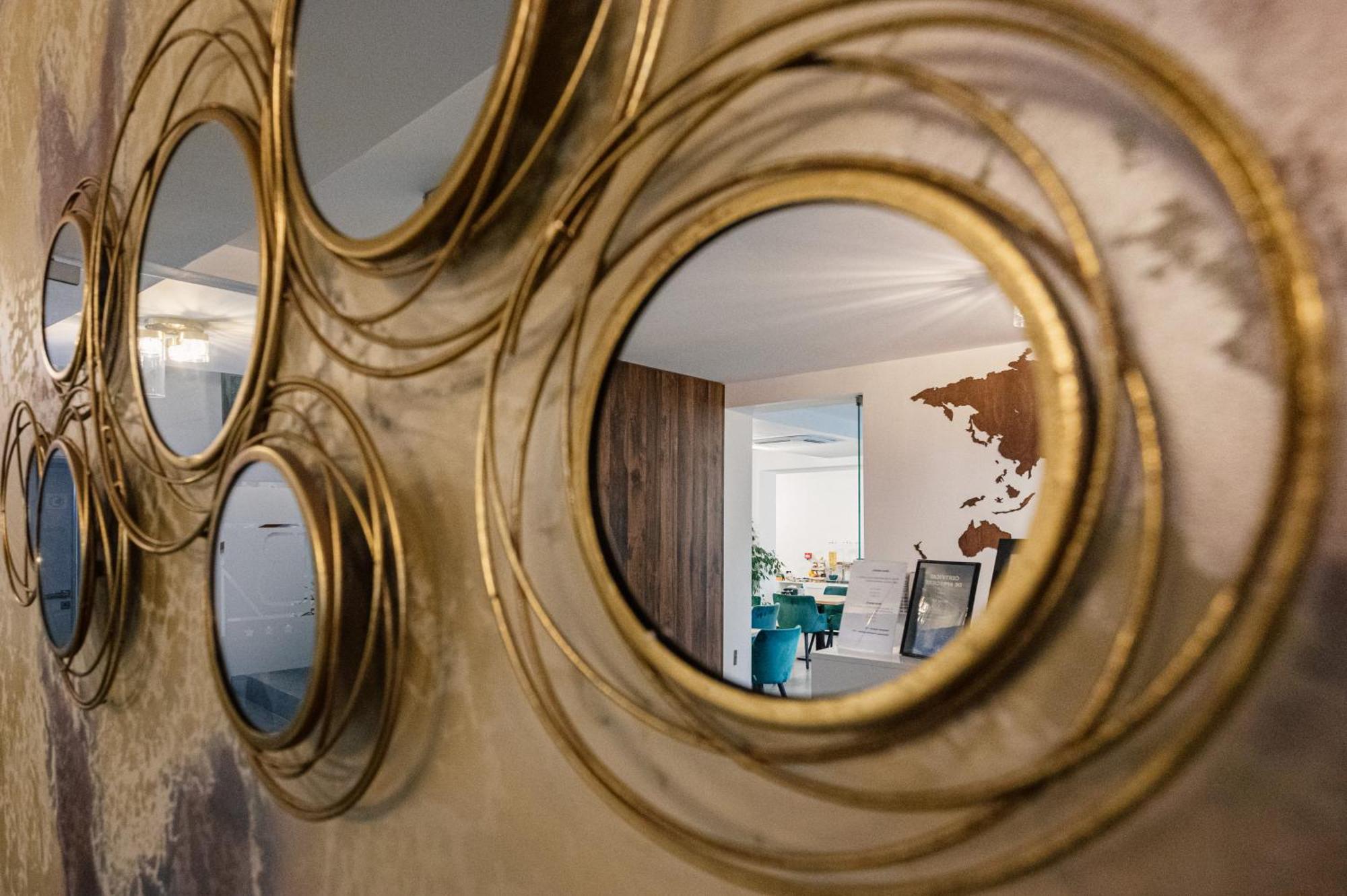 Hotel B4 Oradea Buitenkant foto