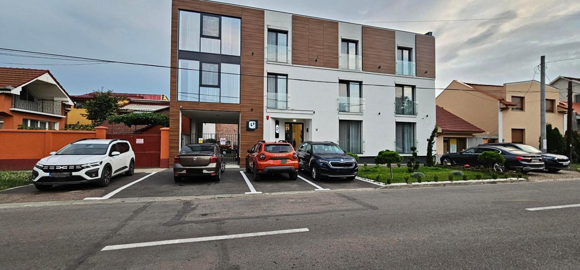 Hotel B4 Oradea Buitenkant foto